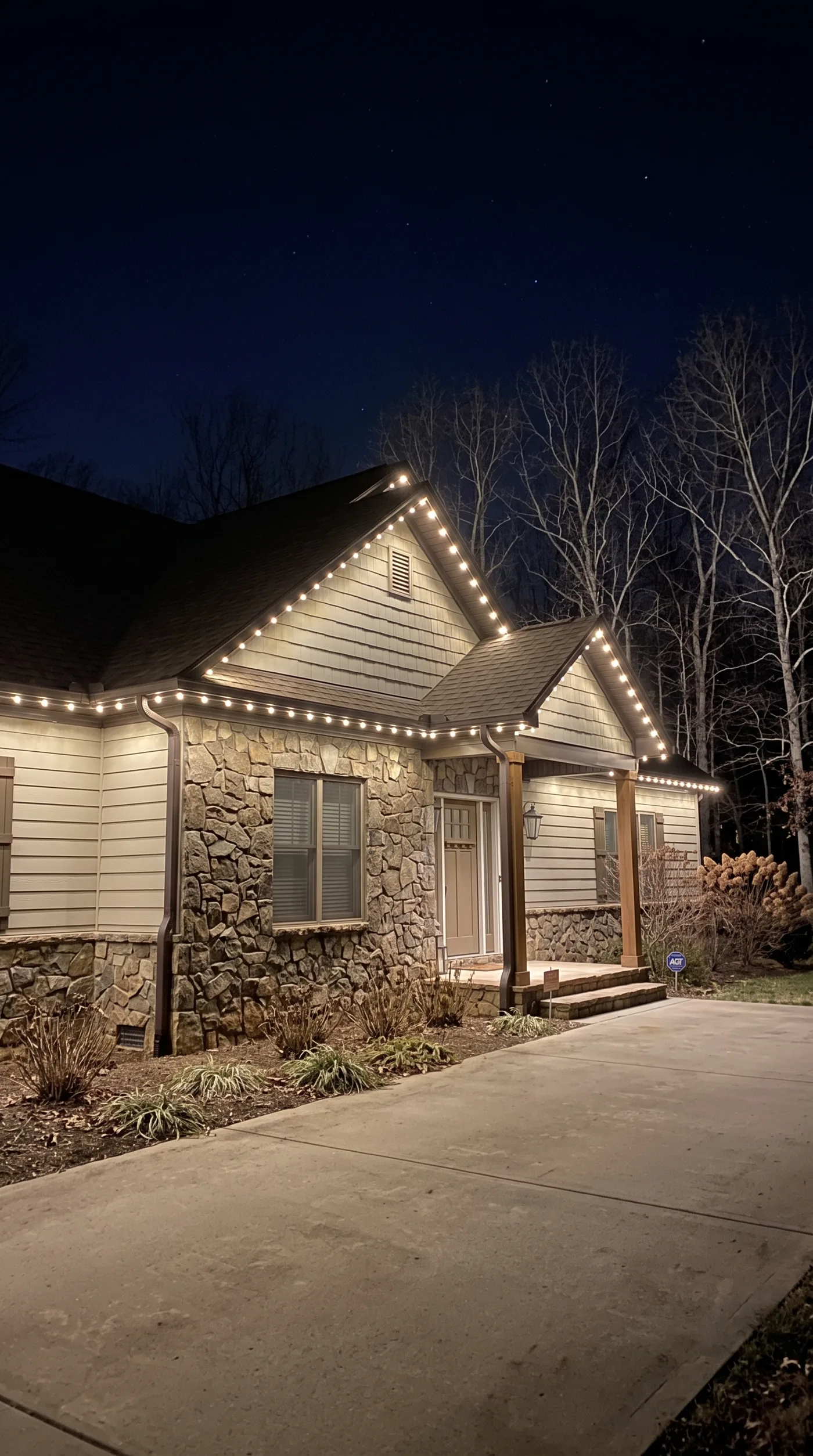 Craftsman home with warm-white C9 along the rooflines at dusk
